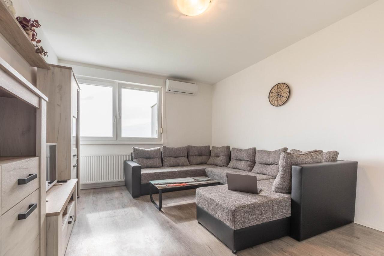 Cosy Apartment Hugo Osijek Exterior photo