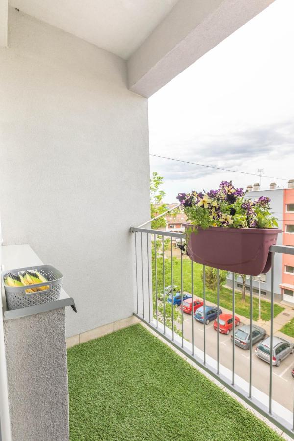 Cosy Apartment Hugo Osijek Exterior photo